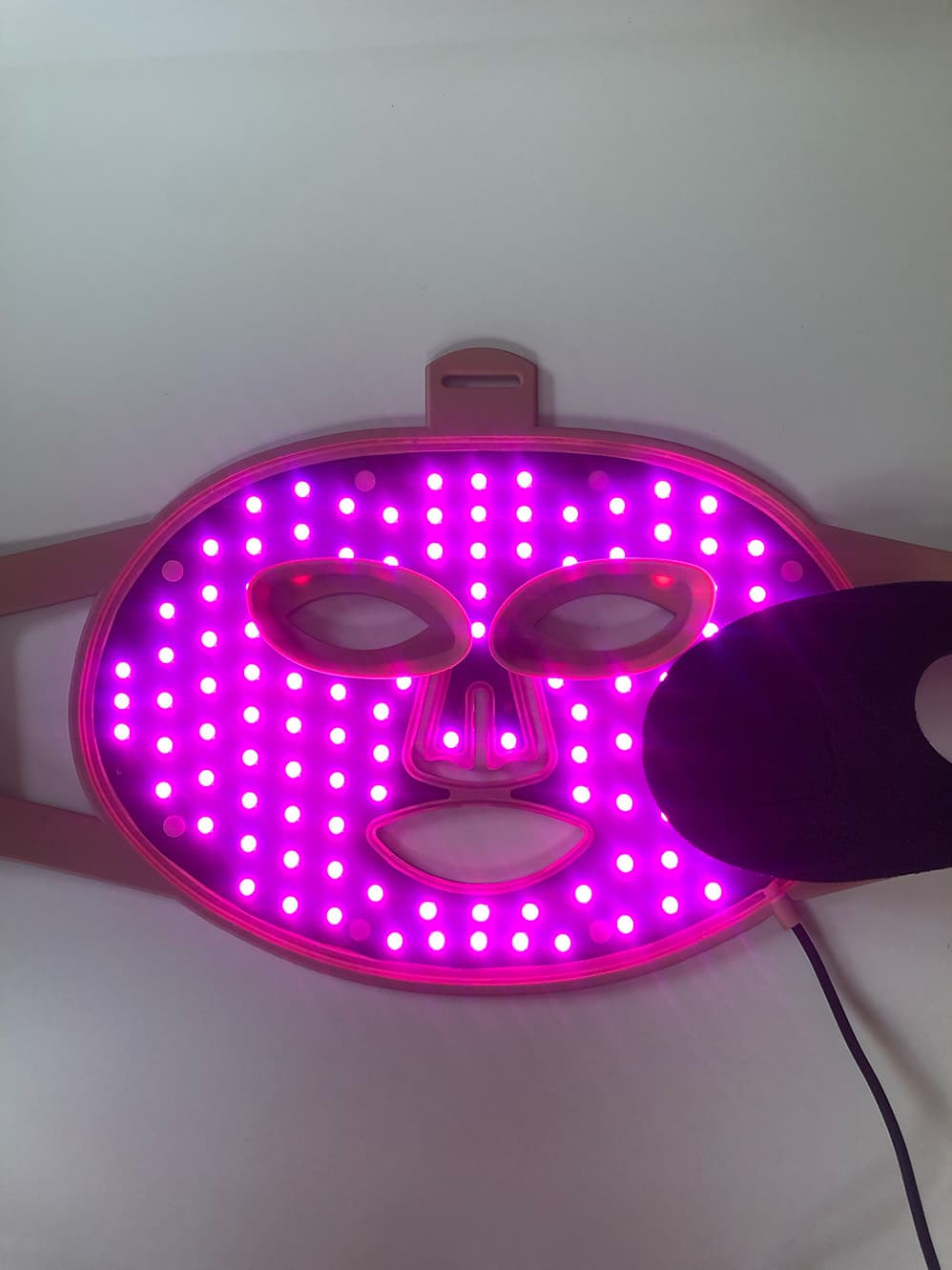 Bild på LED mask lila ljus
