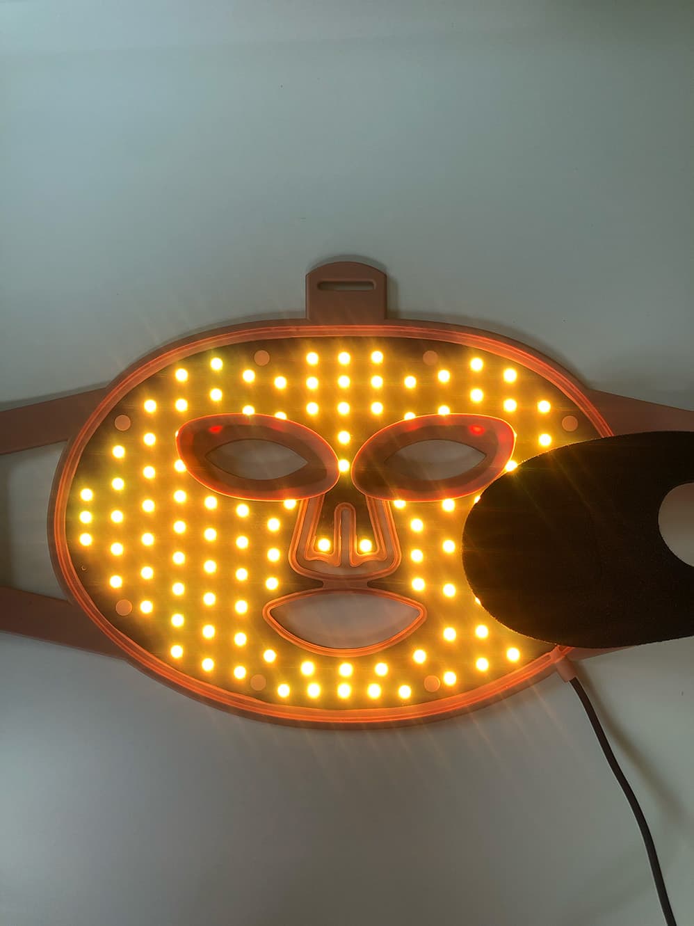Bild på led mask orange ljus
