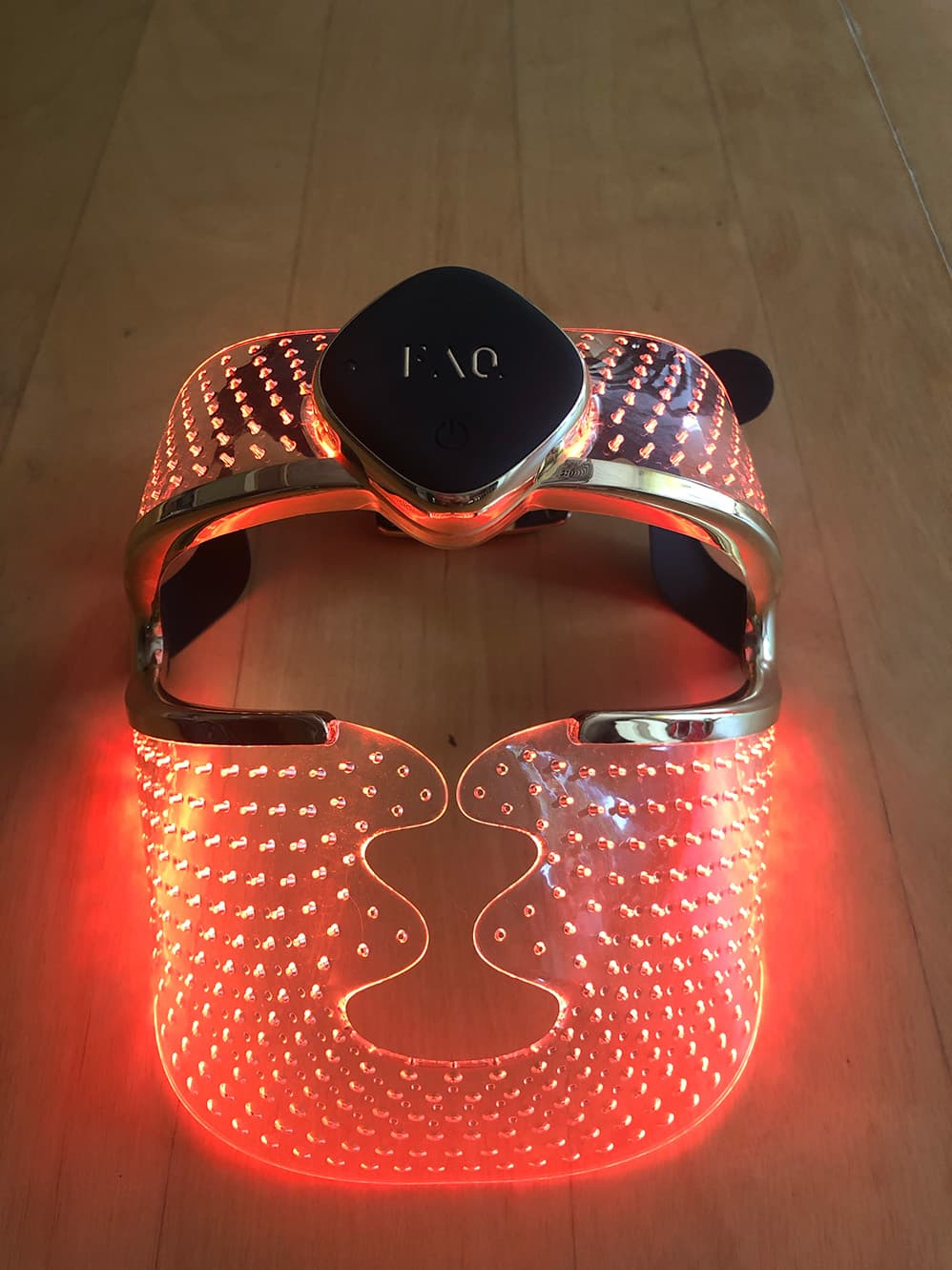 Orange ljus på led masken