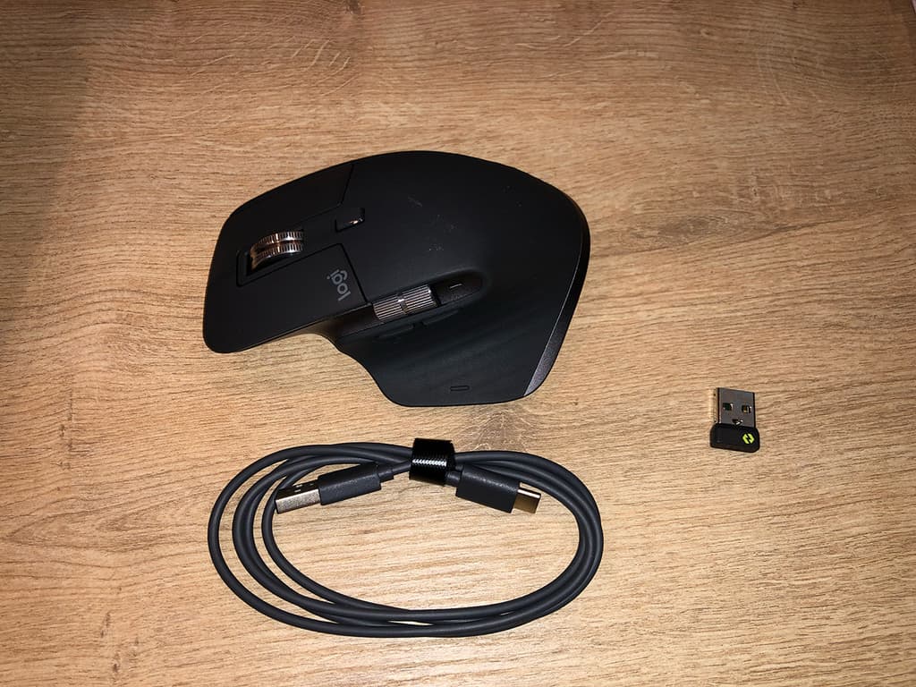 Ergonomisk Logitech mus med tillbehör