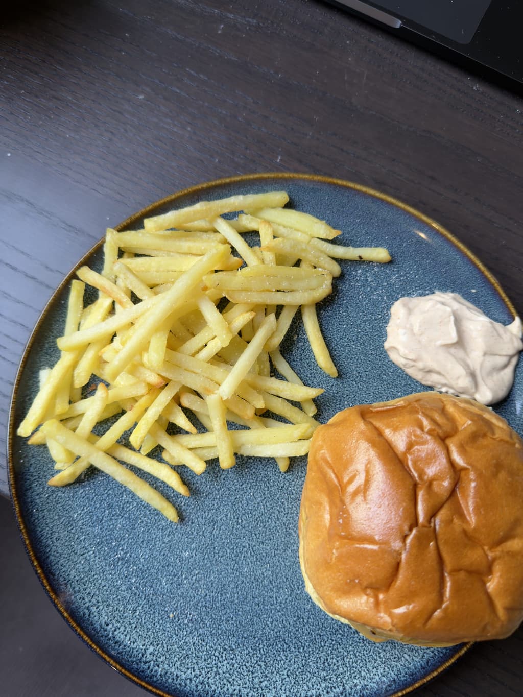 Aviko Super Crunch Skinny Fries — Arviko Super crunch Skinny fries färdiga serverade