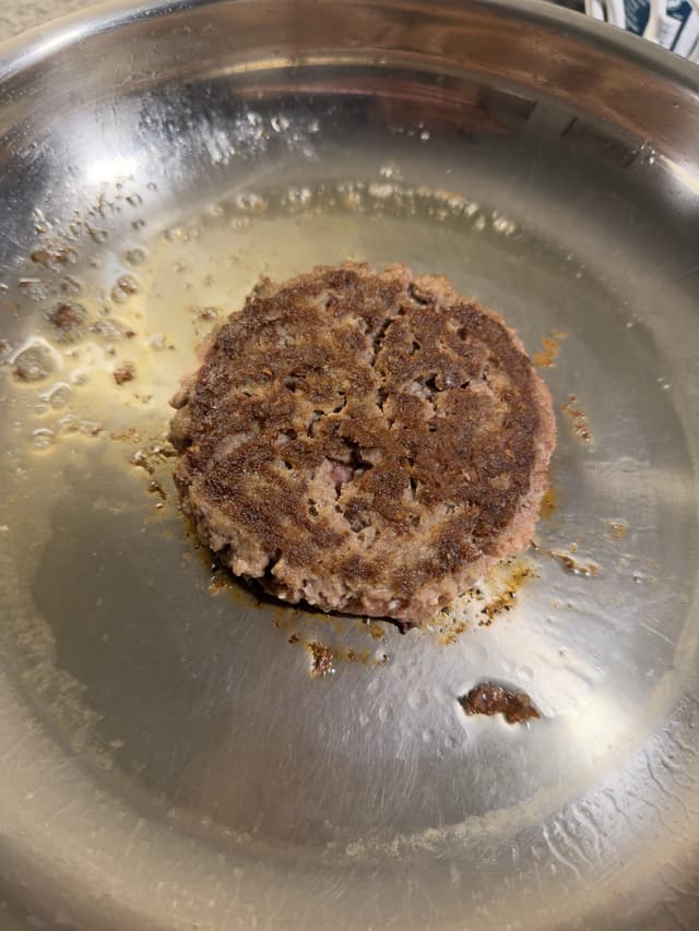 Burger Vault Marrowbone Beef Burgers — Burger Vault Marrowbone beef burger i stekpannan