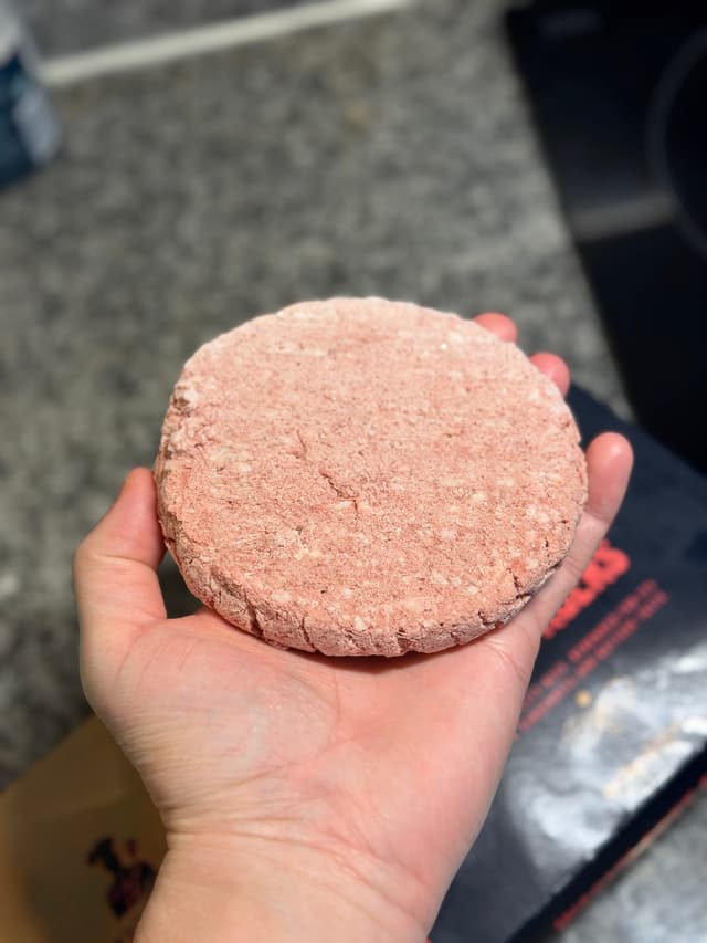 Burger Vault Wagyu Beef Burgers — Burger Vault Wagyu beef burger i handen fryst