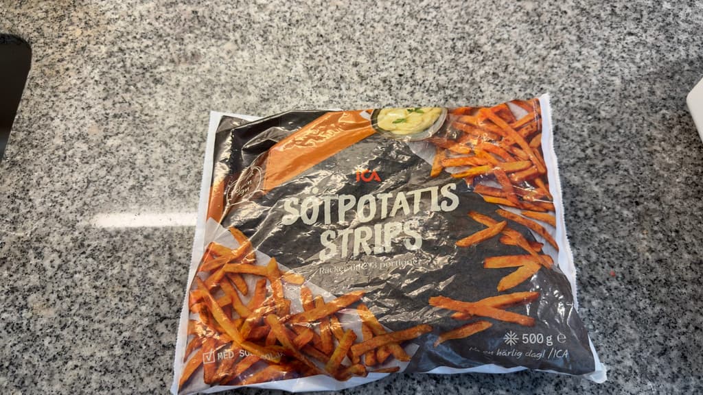 ICA Sötpotatis Strips förpackning