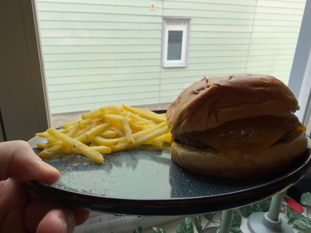 Julles Hamburgare — Julles hamburgare färdig i bröd