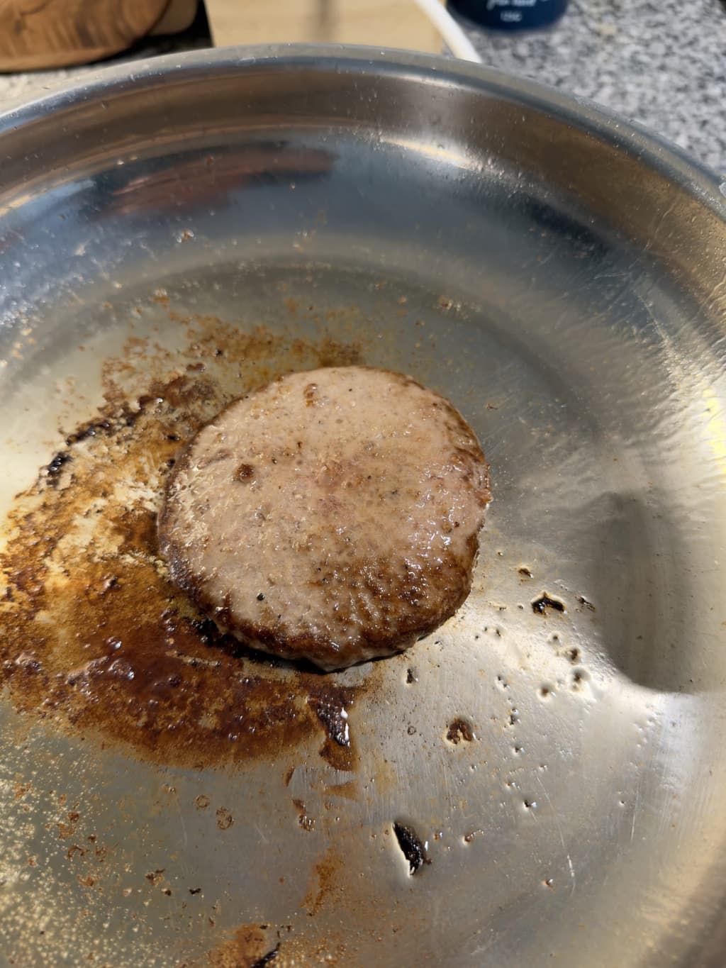 Julles Hamburgare — Julles Hamburgare i stekpannan
