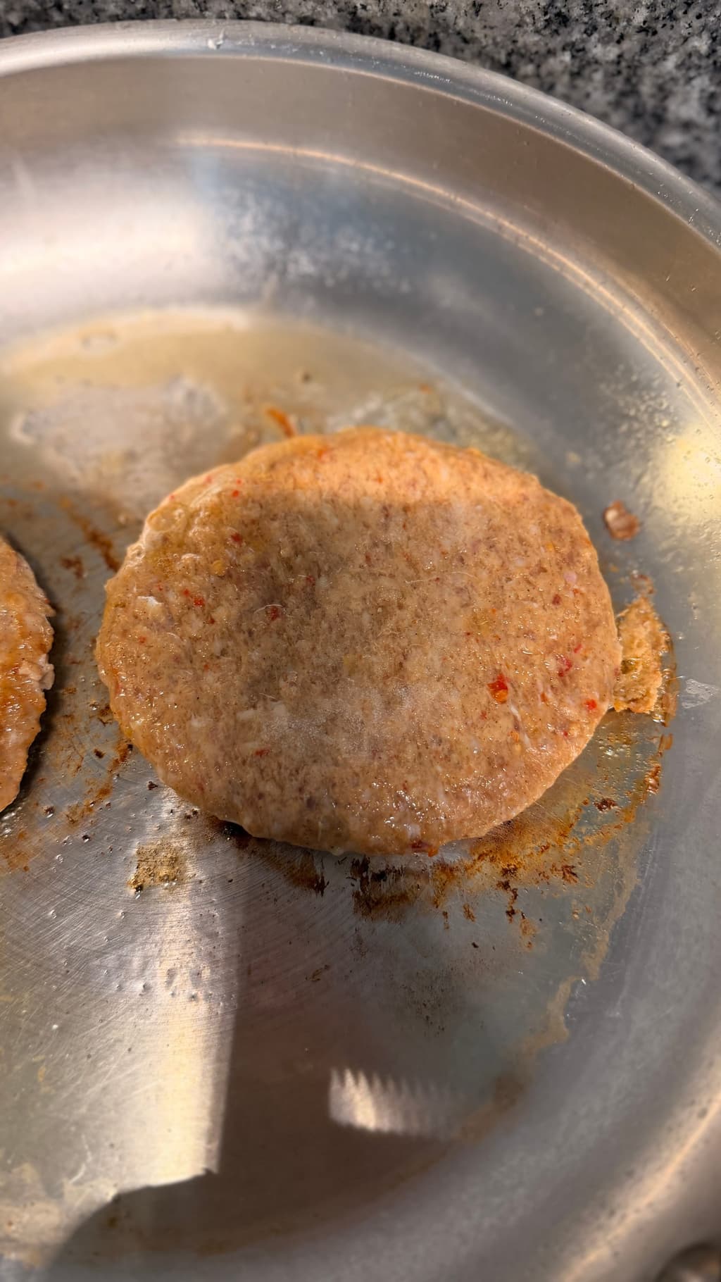 Sibylla Hot Pork Burger — Sibylla hot pork burger i pannan