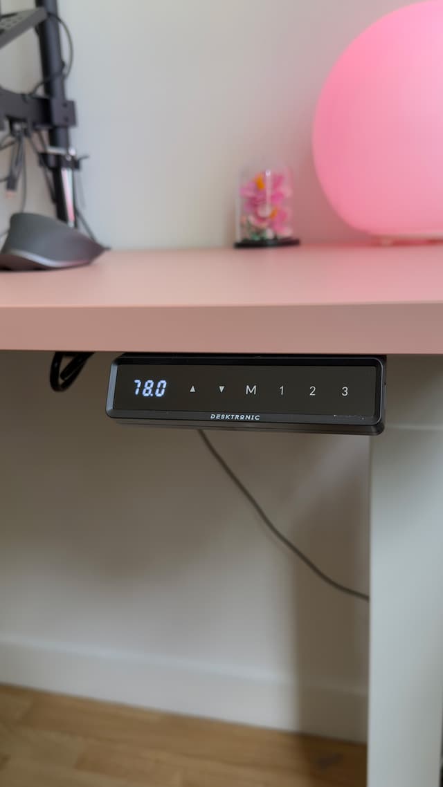 Desktronic homeone panel för att sänka:höja