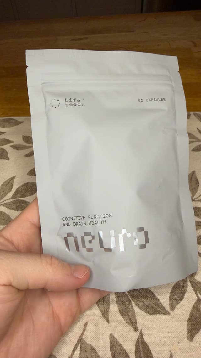 Life Seeds Neuro påsen i handen