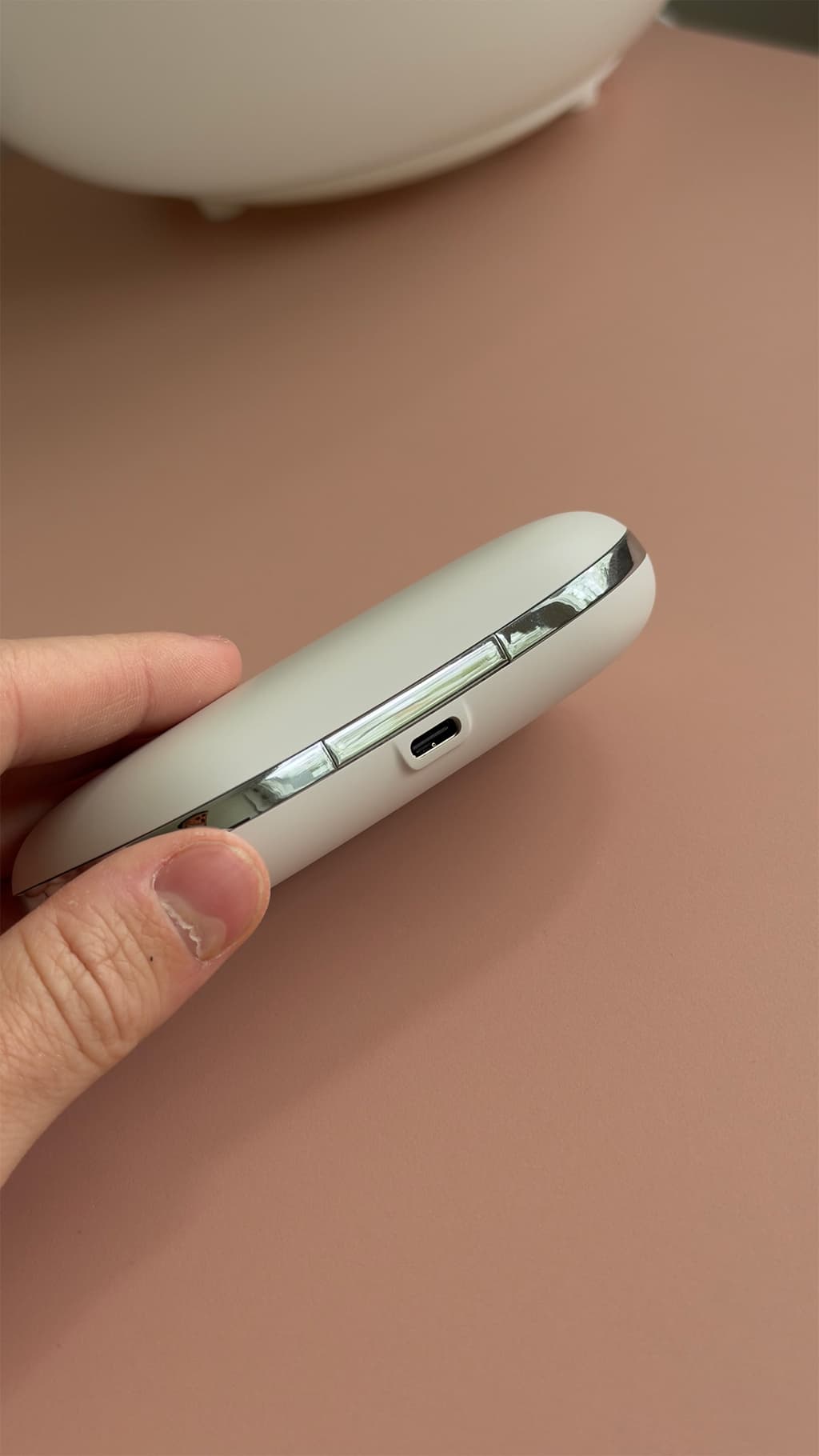 Laddfodral baksida med USB-C uttag