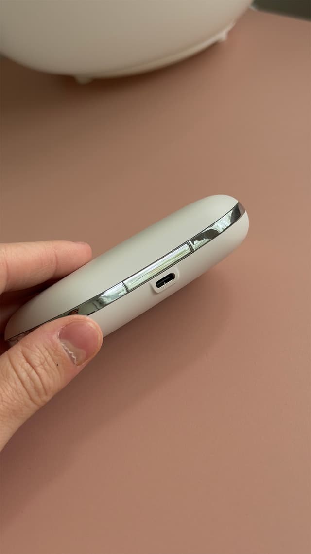Laddfodral baksida med USB-C uttag