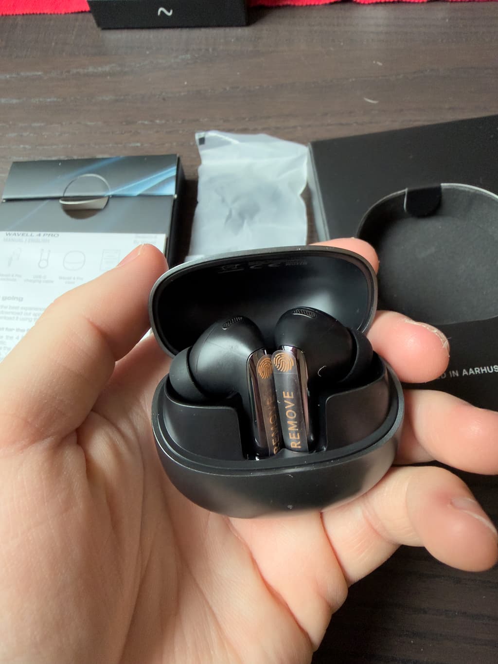 Wavell pro 4 in ear hörlurar i laddfodral