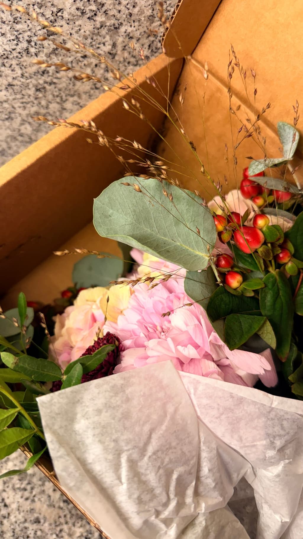 Buketten från Euroflorist i leveranslådan