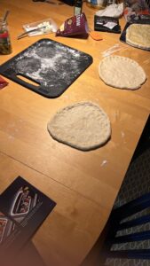 Pizzadeg på bord