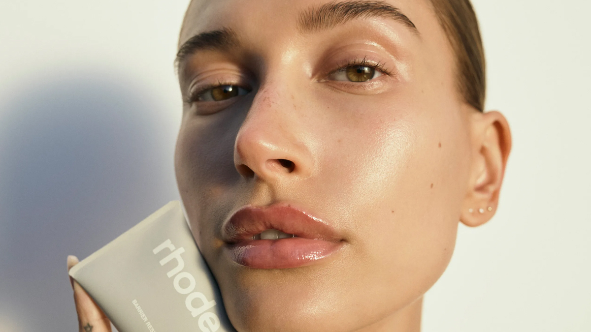 Hailey Bieber släpper Rhode i Sverige