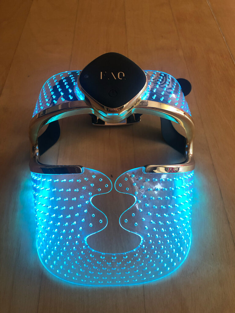 cyan ljus på led masken