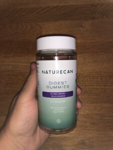 Naturecan probiotika i handen