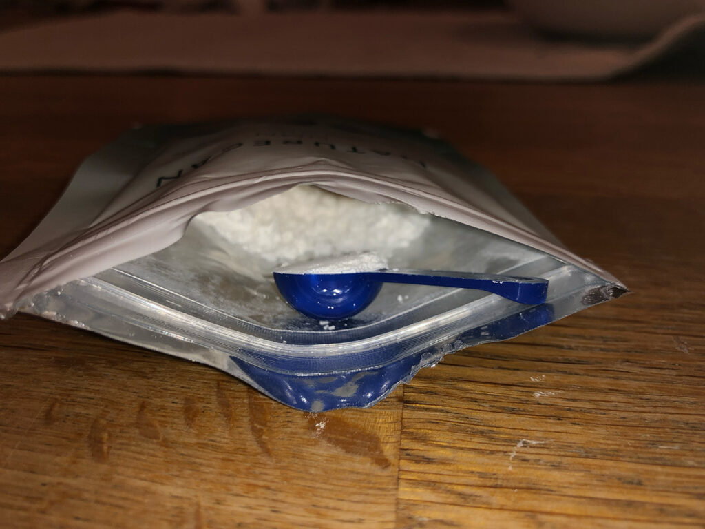 Skopa inuti påsen med NMN av Naturecan