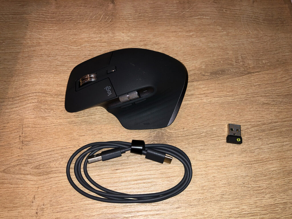 Ergonomisk Logitech mus med tillbehör