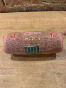 Fullständig JBL Charge 6 bluetooth högtalare framifrån