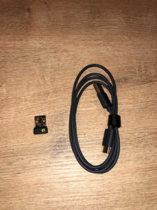 Medföljande laddare och USB