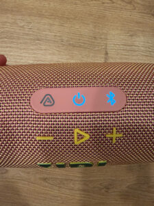 Påslagen bluetooth högtalare