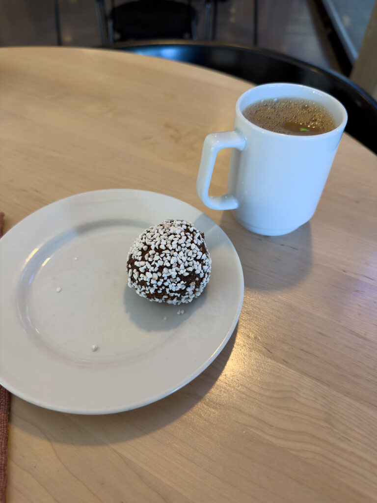 Fika + kaffe på biblioteks caféet
