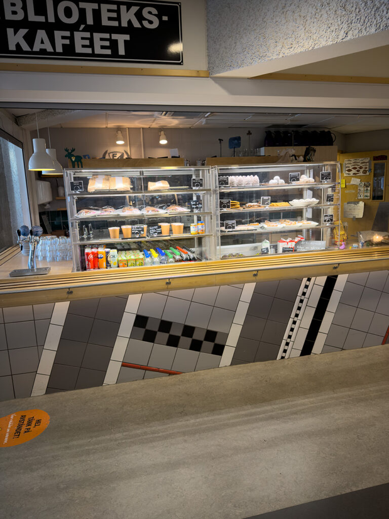 Biblioteks caféet bakelser + dryckor