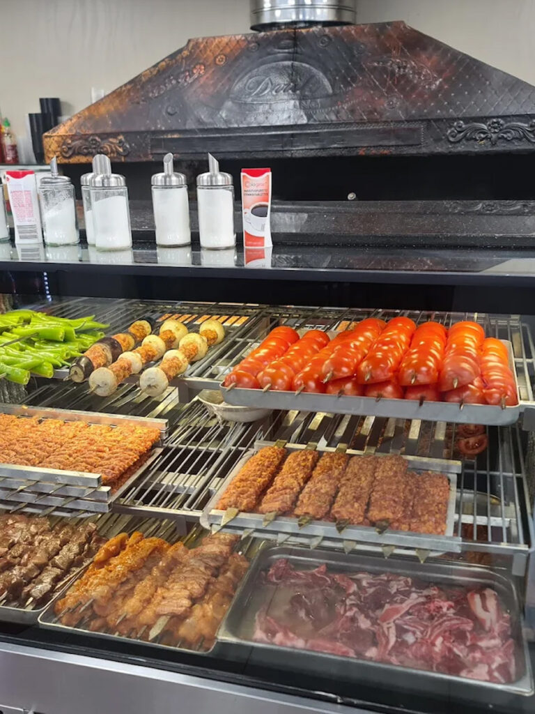 Olika matgrejer Daik kolgrill