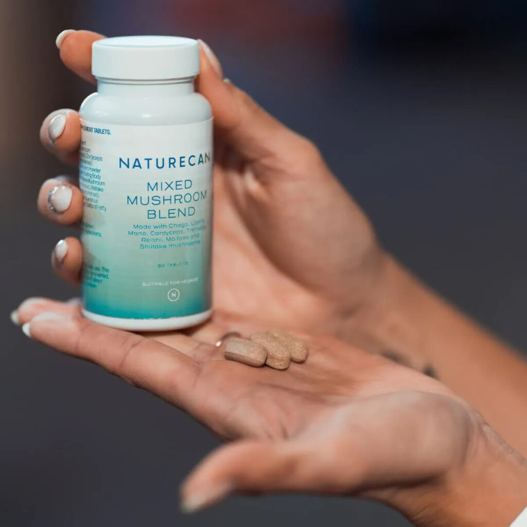 Naturecan svampkomplex i handen