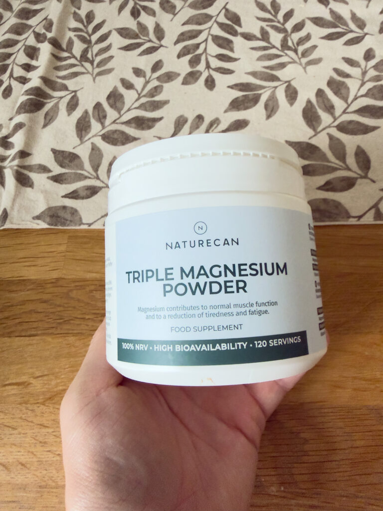 Tripple magnesium naturecan i handen