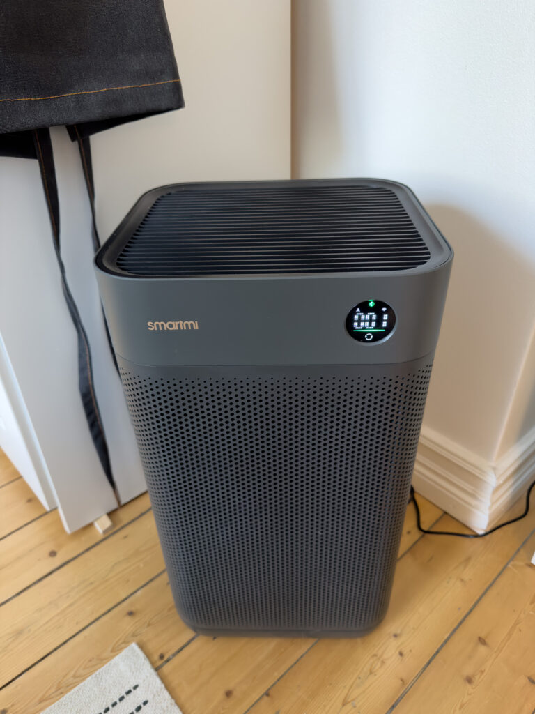 Luftrenare xiaomi smartmi air purifier 3 på golvet